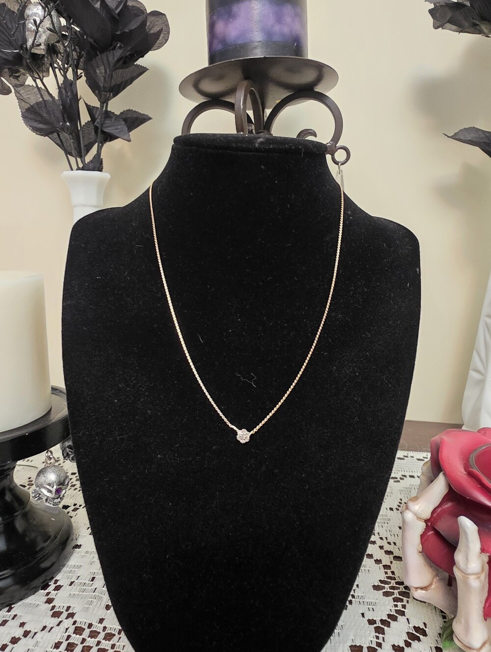 1.92 Gram Delicate Vintage 14kt Gold Flower Cluster Necklace Clear Stones - Picture 2 of 14